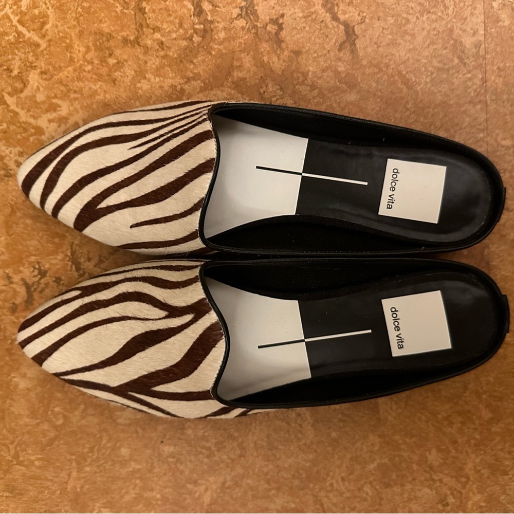 Adorable Dolce Vita flats - Size 6.5